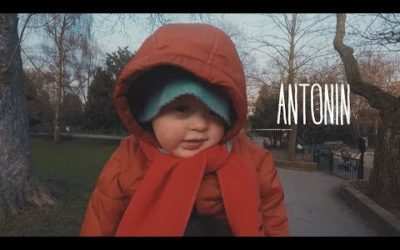 Antonin, 2 ans, explore le monde
