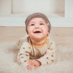 À 6 mois, mon bébé ne me sourit pas quand je lui souris